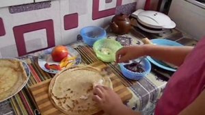 Сладкие суши - роллы из блинов видео рецепт