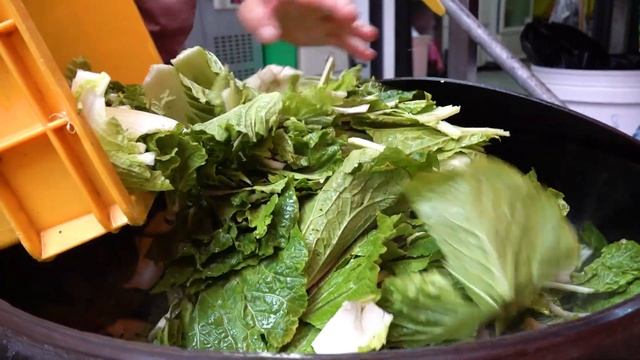 This Old Boss Does Not Skimp On Ingredients. Amazing Beef Bomb Rice Soup - Korean street food смотреть онлайн