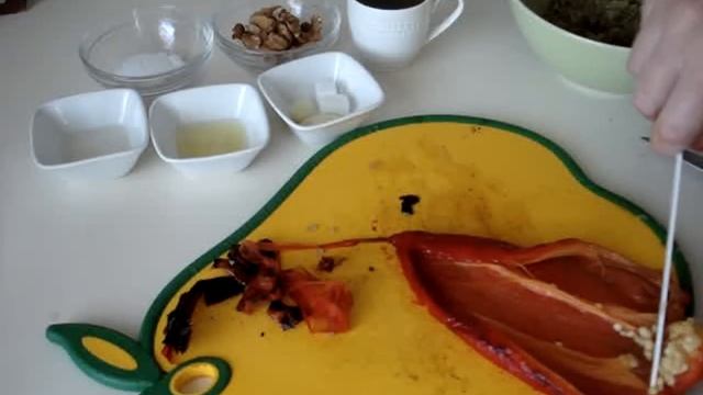 Салат из запеченых Баклажан и болгарского перца по-турецки / Közlenmiş biberli patlıcan salatası смотреть онлайн