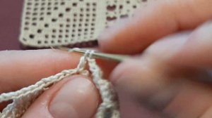 Очень красивая квадратная салфетка крючком в филейной технике