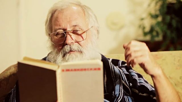 В. В. Маяковский. Рассказ литейщика Ивана Козырева о вселении в новую квартиру. смотреть онлайн