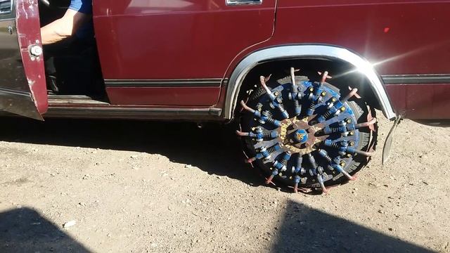 Гусеница на одно колесо - One wheel caterpillar смотреть онлайн