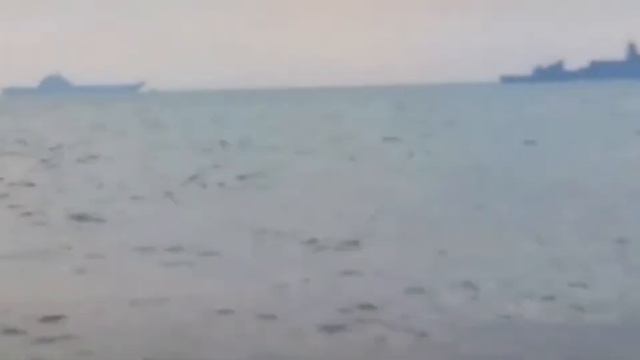 Ядро первой авианосной ударной группы ВМС НОАК в море смотреть онлайн