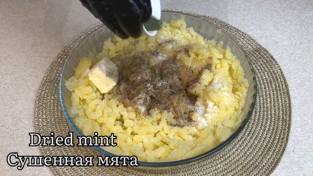 Приготовления пирожков с картофельной начинкой. смотреть онлайн