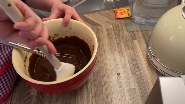 БЛИНЫ НА КЕФИРЕ/ШОКОЛАДНЫЕ МАФФИНЫ С КРЕМОМ/ДВА НОВЫХ РЕЦЕПТА ДЛЯ МЕНЯ смотреть онлайн