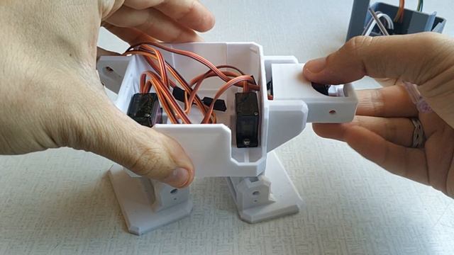 How to build your own Otto DIY Humanoid, now with arms, grippers, LED Matrix and gyro sensor!! смотреть онлайн