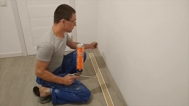 МОНТАЖ МДФ ПЛИНТУСА НА КЛЕЙ-ПЕНУ. СТРОЙХАК.