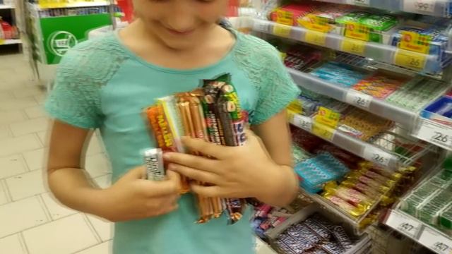 Покупки На Скорость ЧЕЛЛЕНДЖ УСПЕЙ ЗА 7 секунд Купить Всё, Что Хочешь!!! / Видео для детей смотреть онлайн