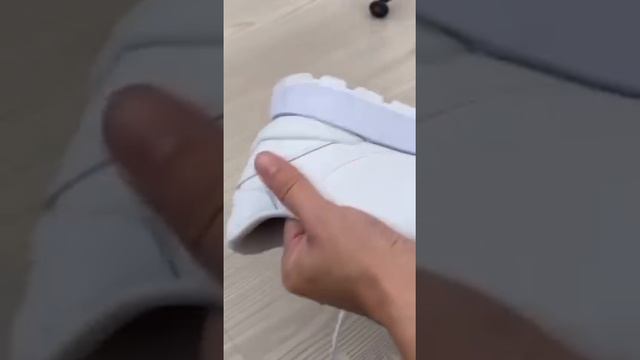 Отбеливаем кроссовки.