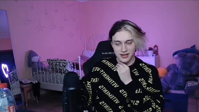 Nekoglai ушёл / выбросил ушки с 17 этажа