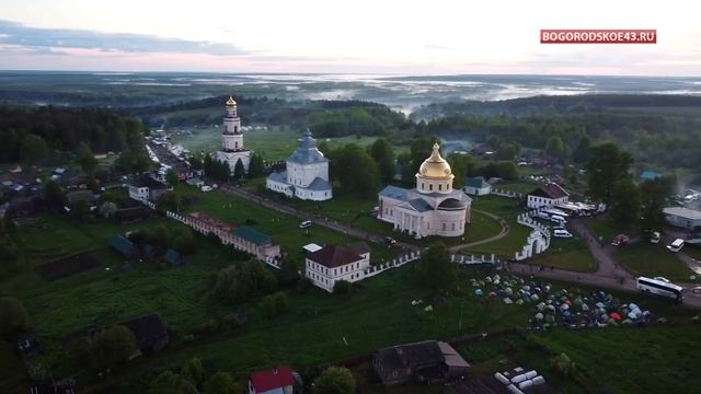 Великорецкое с высоты птичьего полёта в день прихода паломников смотреть онлайн