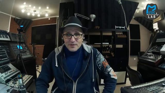 Стрим №4 (часть 1). Обсуждаем старых грувбоксов Roland MC 303 - 909. Гость стрима поэт Саша Добрый. смотреть онлайн