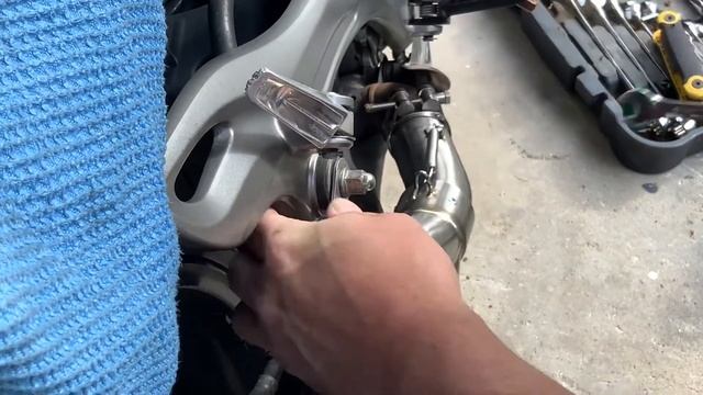 Suzuki Gladius OEM Exhaust Vs. Danmoto Exhaust смотреть онлайн