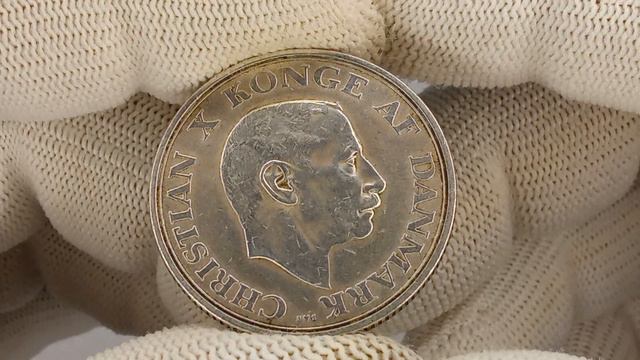 Дания 2 кроны, 1937 года 25 лет правлению. смотреть онлайн