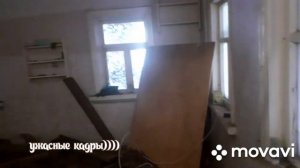 Демонтаж  потолка в старом деревянном доме.