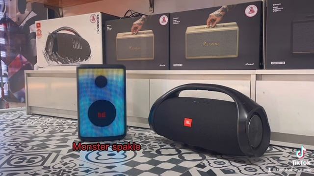 Monster Sparkle VS Jbl Boombox (bass test) смотреть онлайн