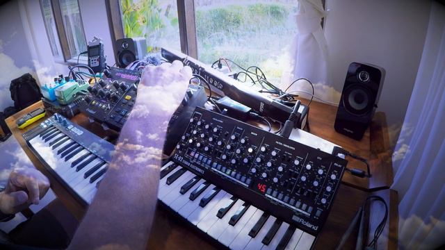 CUMULUS: 1st daily impro from Ubud, Bali, tech test. Improvised Analog Synth Stories. смотреть онлайн