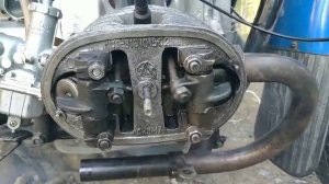 Работа клапанов мото Урал ближним планом