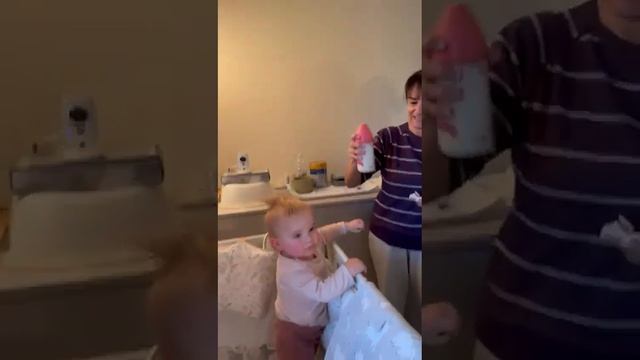 Какая тёплая, ласковая, милая Маня со сна! смотреть онлайн