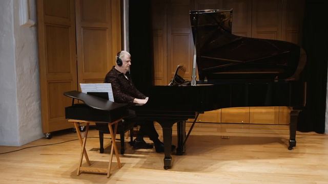 Mark Robson plays Eve Beglarian's Play Like a Girl смотреть онлайн