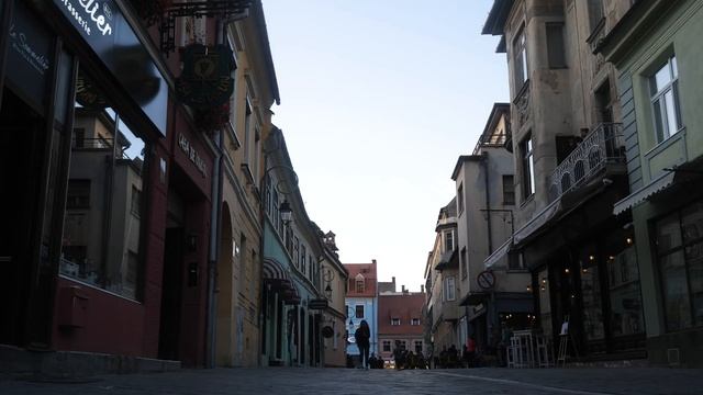 Inside Transylvania - EPIC ROMANIAN FOOD + Wild Stews in Brasov, Romania! смотреть онлайн