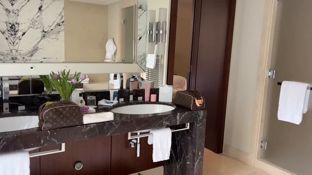 VLOG Москва.  Отмена съемок Откровенного Макияжа, цена успеха