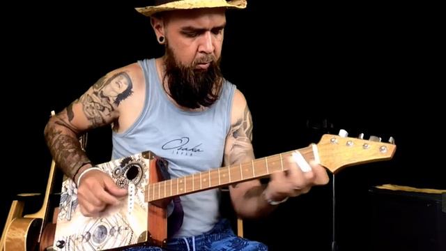 Cigarbox Guitar Johnny B Goode - TABS Available смотреть онлайн