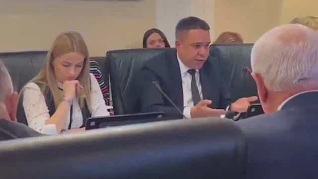 Сенатор от Ульяновской области: "Многие вообще не имеют смартфоны и не понимают, что такое QR-код" смотреть онлайн