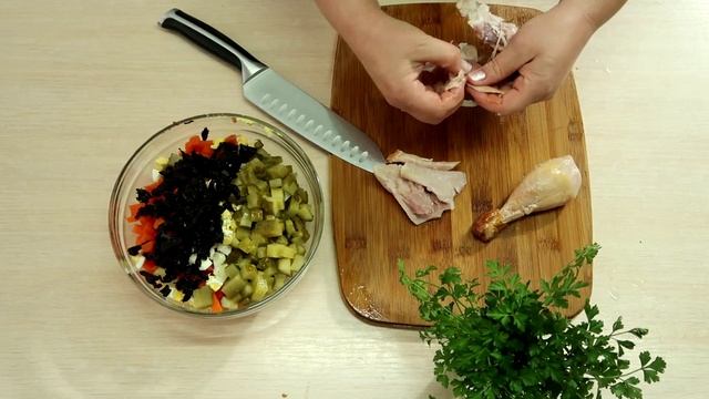 Праздничный салат с курицей и черносливом смотреть онлайн