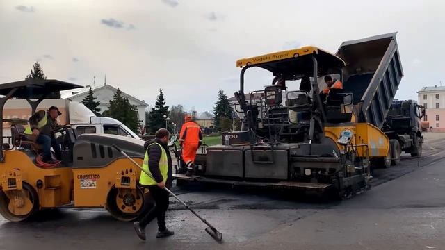 В Орле обновляют дорожное полотно на Привокзальной площади смотреть онлайн
