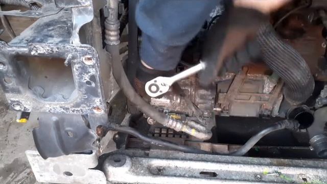 Citroen C4 Picasso air con compressor removal смотреть онлайн