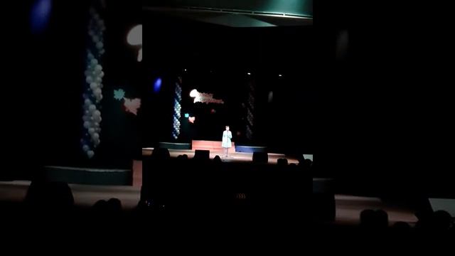 Девушка очень здорово поёт смотреть онлайн