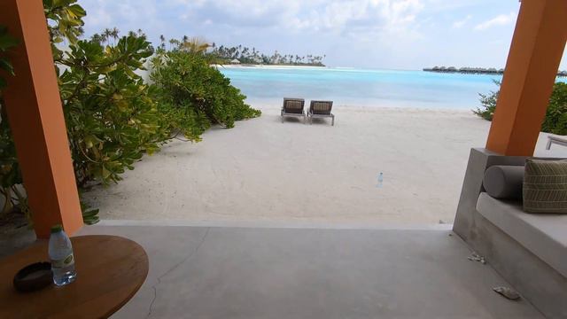 Обзор виллы Grand Beach отеля Sun Siyam Olhuveli, Атолл Южный Мале. Мальдивы смотреть онлайн