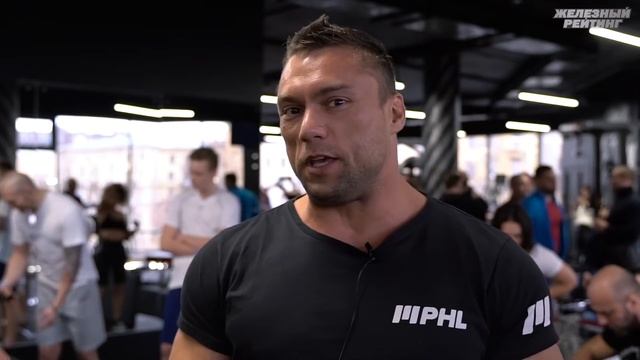 Пока он не накачался его посылали даже продавщицы!