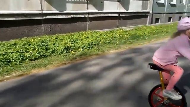 На моноцикле в 7 лет. смотреть онлайн
