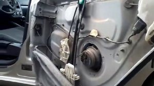 Как снять заменить замок задней двери VW GOLF 5+PLUS demontaz zamiana zamka drzwi tyl!!!