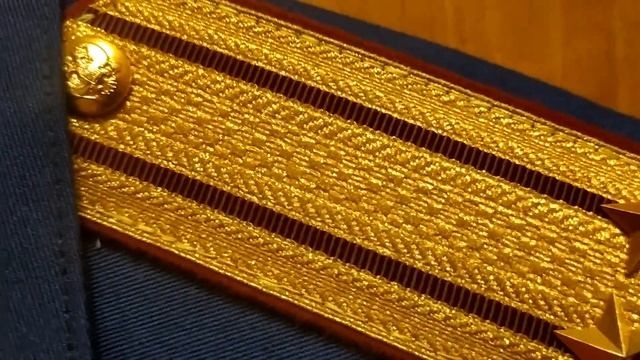 Золотые погоны на парадном кителе смотреть онлайн