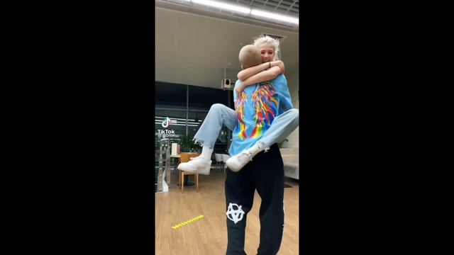 ДАНЯ МИЛОХИН И ЮЛЯ ГАВРИЛИНА ОБНЯЛИСЬ!!💖ЛЮБЯТ ДРУГ-ДРУГА☀️🌠💖 смотреть онлайн