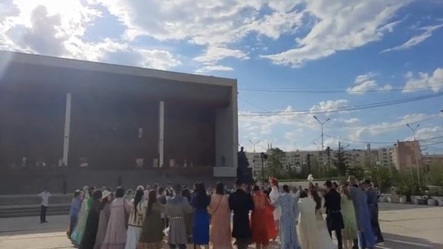 Осуохай на флешмобе "100 чоронов истории" на площади Дружбы Народов 09.06.2022 г. смотреть онлайн