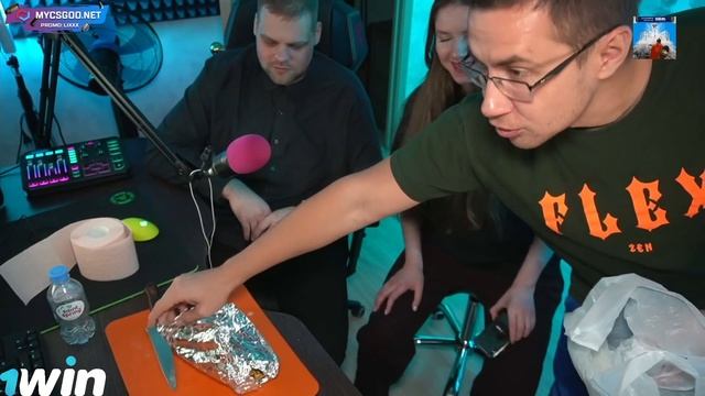 ЛИКС ЗАСУНУЛ ПАЛЕЦ В РОТ ДИНЕ?! DINABLIN CHEATBANNED LIXXX СОВМЕСТНЫЙ СТРИМ!