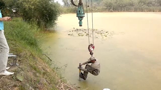 Полет над гнездом лягушки или монтаж свай в болоте смотреть онлайн