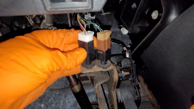 2008 Nissan Altima Brake Light Fuse & Stop Light Switch Replacement смотреть онлайн