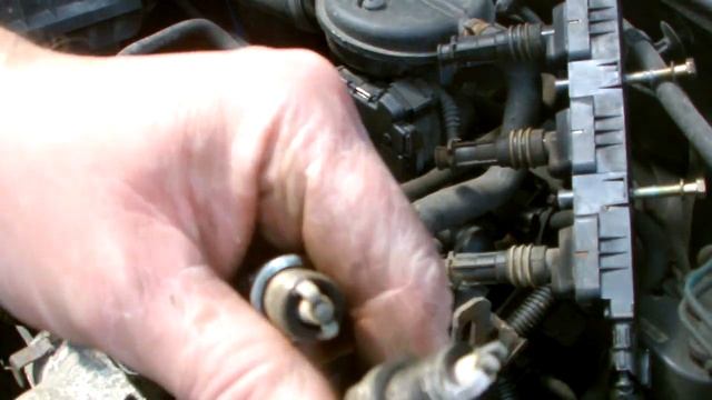 OPEL/VAUXHALL CORSA SPARK PLUG REPLACMENT. смотреть онлайн