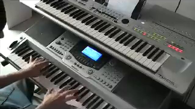 Daniel plays 15 Pop/Dance songs live on keyboard/Synthesizer смотреть онлайн