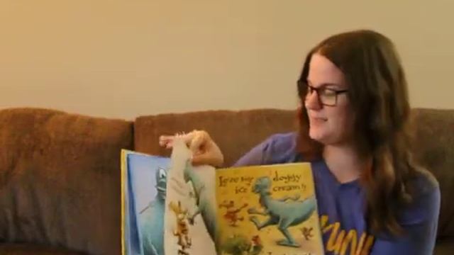 Miss Wilcox reading Groovy Joe Dino смотреть онлайн