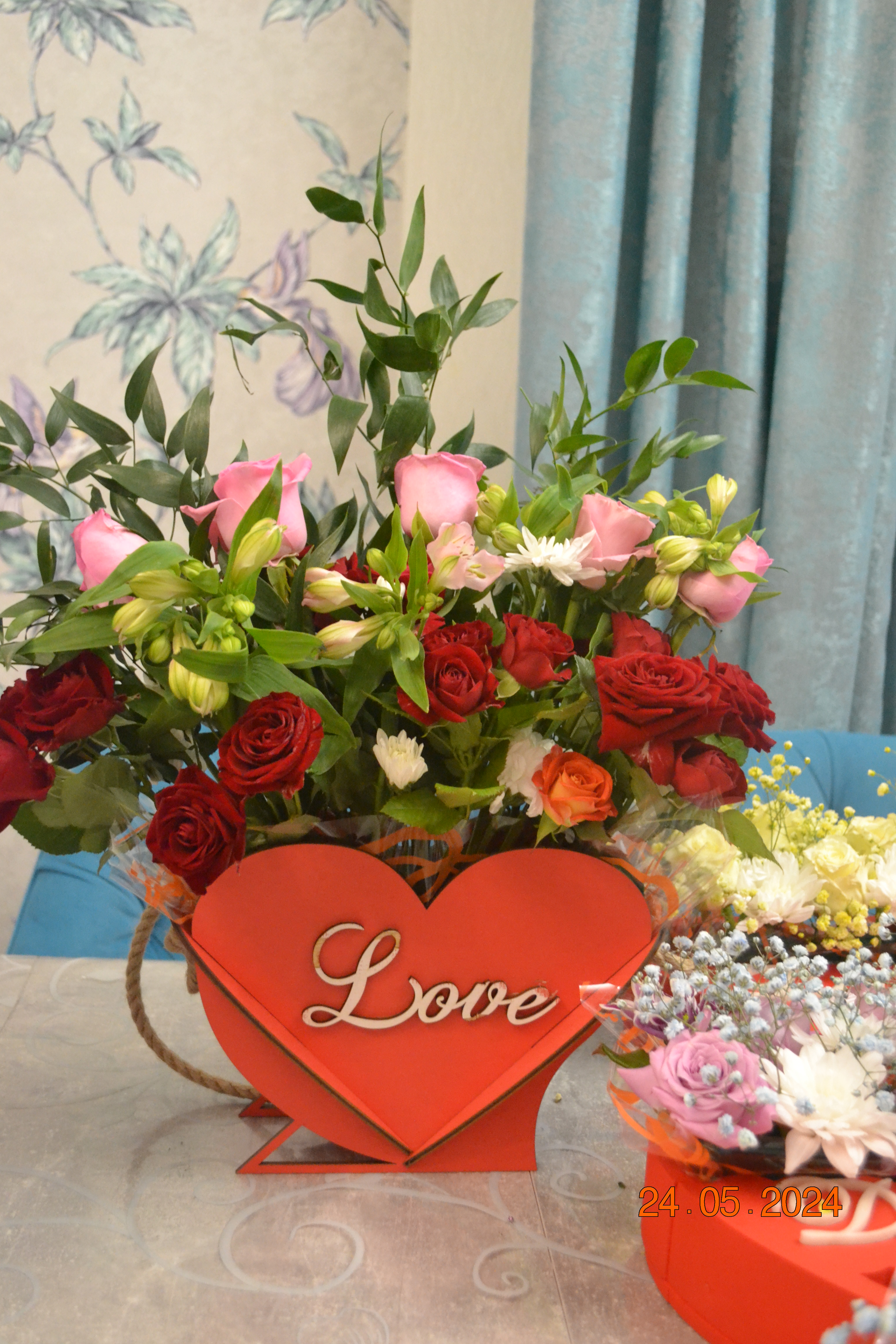 Подготовка к последнему звонку.Цветы учителям не как у всех.