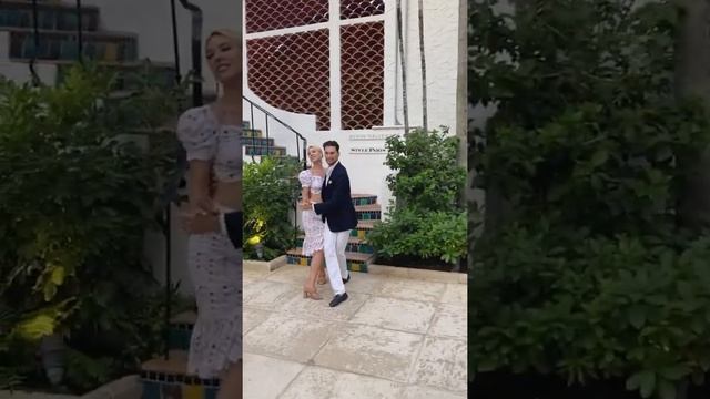 Her + him + dance = Mondo Bongo смотреть онлайн