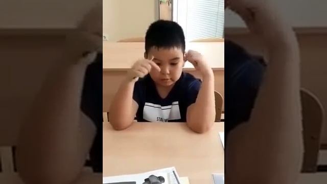 Мальчик-калькулятор! (воображаемые счёты-абак) смотреть онлайн