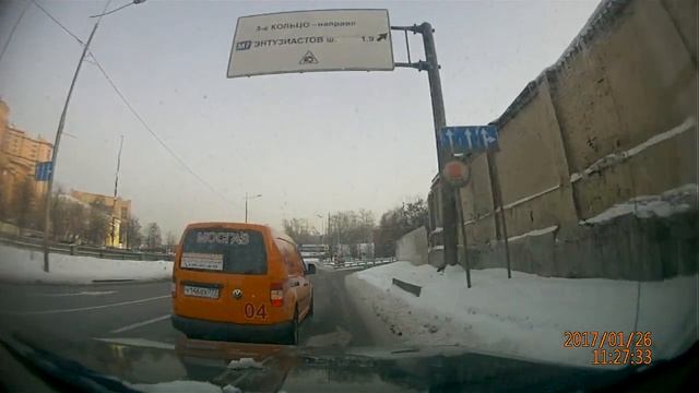 Водитель МОСГАЗА подрезал меня и заставил вьехать в сугроб. смотреть онлайн