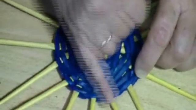 Плетеное круглое дно из газетных трубочек - способ 4. смотреть онлайн